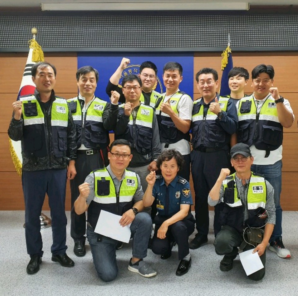 한국드론경찰총연합회 회원들의 순찰 전 촬영. 출처:한세드론아카데미